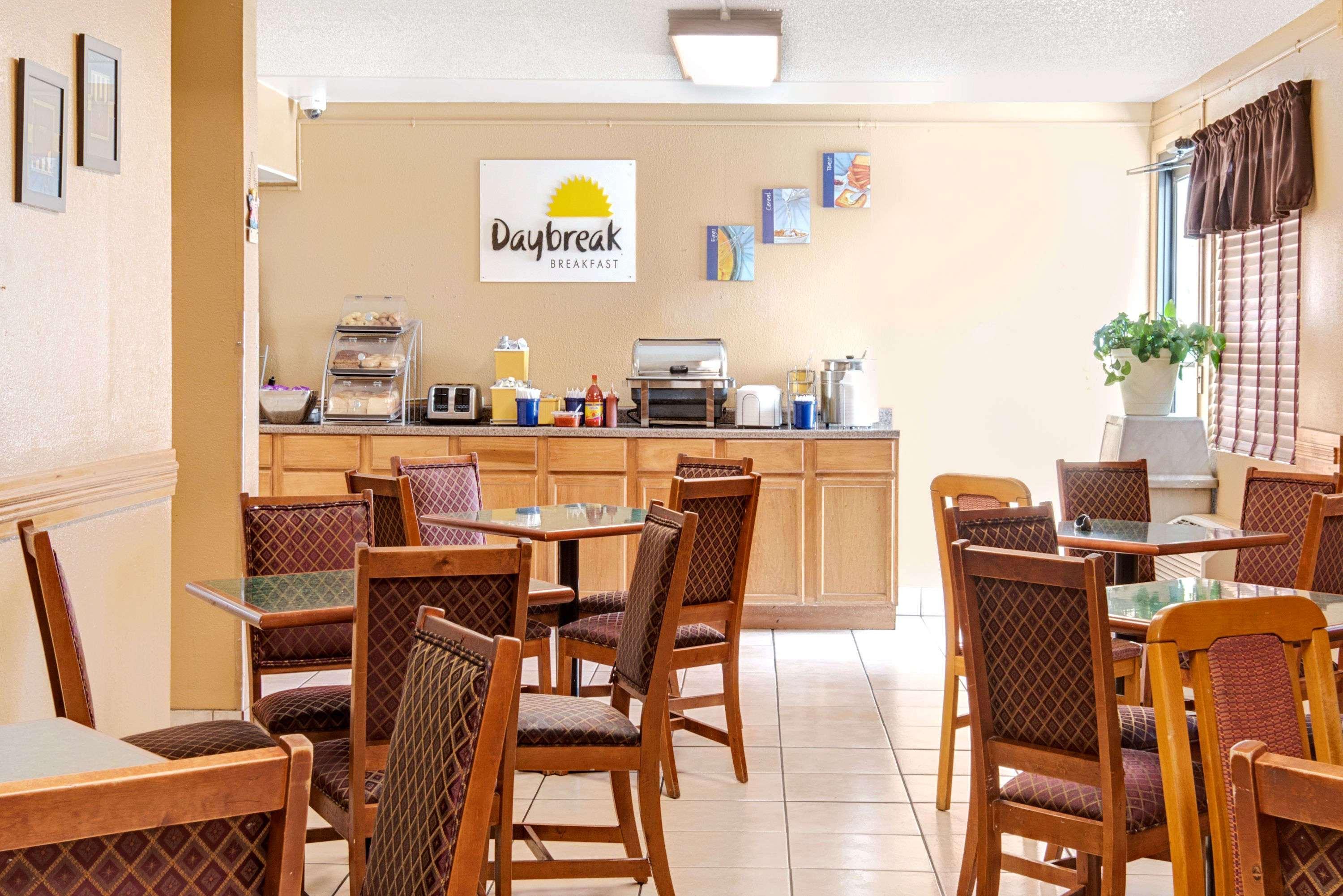 Days Inn By Wyndham El Paso Airport East Exterior foto